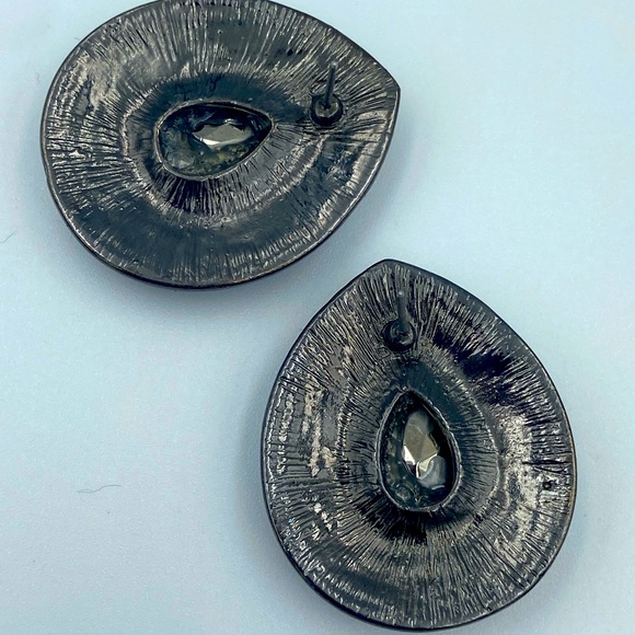 Tear Drop shaped earrings - Picture 3 of 3